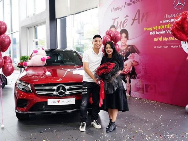 'Soi' Mercedes-Benz GLC và VinFast Lux SA2.0 của vợ chồng Bùi Tiến Dũng