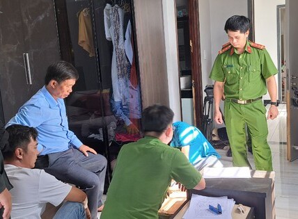 Phá đường dây đánh bạc 560 tỉ đồng, khởi tố 11 người