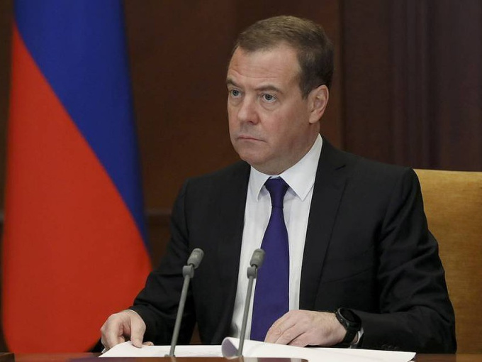 Ông Medvedev phản ứng trước kịch bản NATO điều quân đến Ukraine