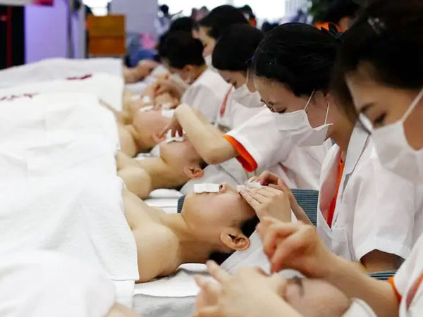 Phụ nữ Hàn Quốc mạo hiểm để thoát khỏi nghĩa vụ làm đẹp