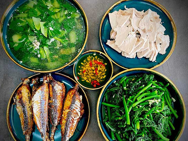 Cơm-rau-thịt cá: Nên ăn gì trước trong mỗi bữa? Tưởng đơn giản mà nhiều người làm sai