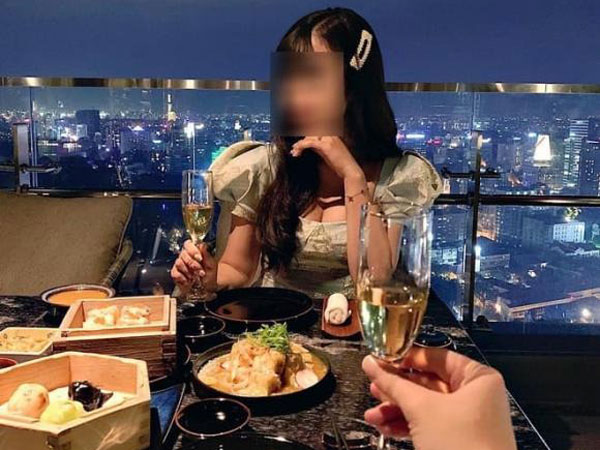 Thêm một pha đẳng cấp chốt sale: Bán chung cư cao cấp xong thành con dâu khách hàng luôn, dân tình ngán ngẩm 'mất điện nhiều quá nên mê sảng à?'
