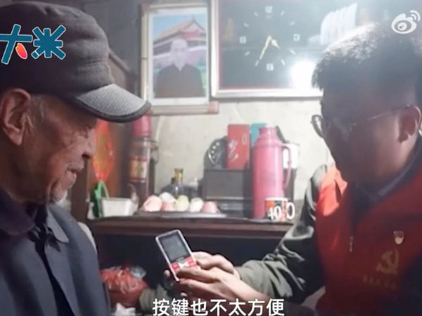 Chàng trai làm 'người khẩn cấp' cho 16 cụ già: Gọi tôi bất cứ khi nào cần