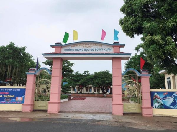 Phó hiệu trưởng tự ý nghỉ 3 tháng sang Hàn Quốc tìm việc mới