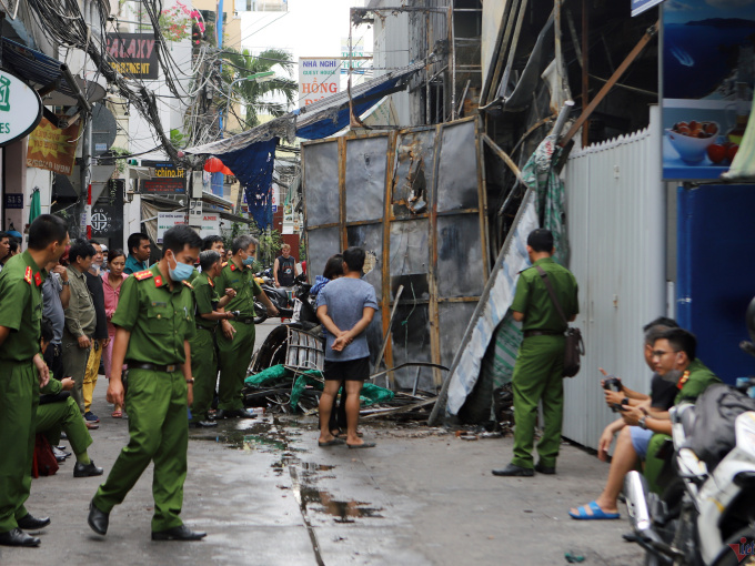 Cháy nhà khiến 3 ông cháu tử vong: 'Lửa chặn cửa, không ai có thể xông vào'