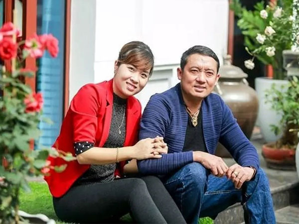 Nghệ sĩ hài Chiến Thắng ngoài đời 3 đời vợ 5 con, lên sân khấu chuyên nói xấu vợ: 'Vợ này là vợ thế gian'