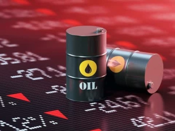 Giá xăng dầu hôm nay 10/6: Lao dốc do lo ngại nhu cầu giảm