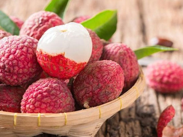 Vải vào mùa ngon ngọt khó cưỡng, nhưng một số người cần lưu ý khi ăn kẻo nóng trong, ngộ độc