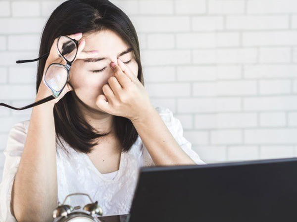 Mắt mờ tưởng do áp lực công việc, ai ngờ vì thói quen ăn uống