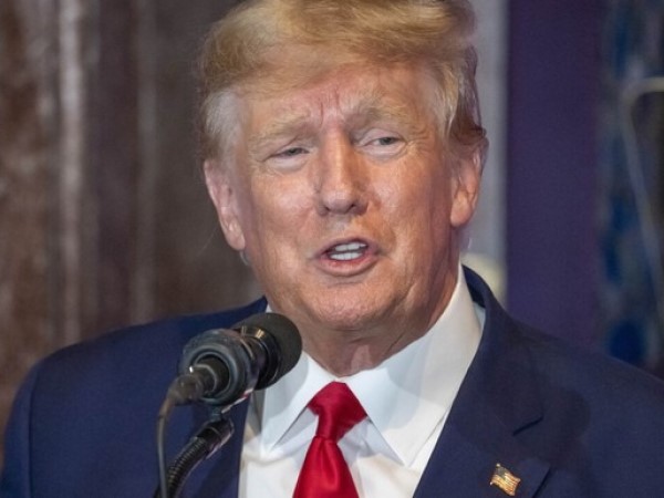 Ông Trump tiếp tục bị truy tố 37 tội danh