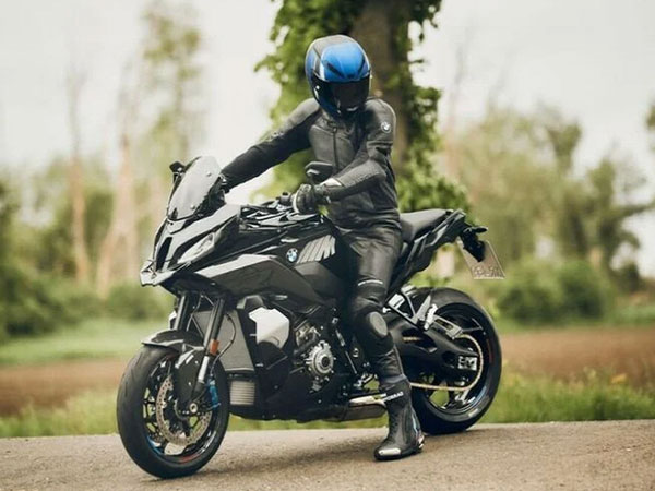 BMW M1000 XR - siêu môtô thể thao đa dụng rục rịch ra mắt
