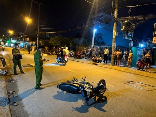 Xe máy đối đầu, bé 3 tuổi cùng người đàn ông tử vong