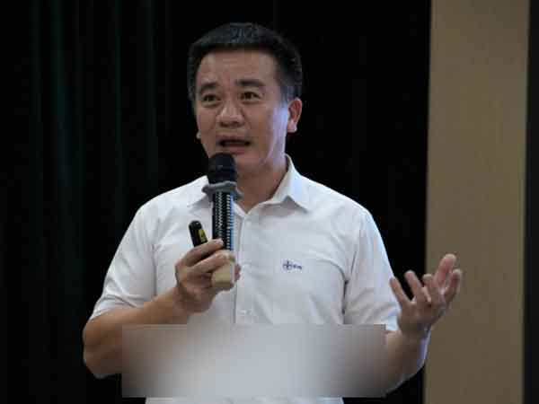 Tiết kiệm điện: 'Tắt hết đi, chẳng dùng gì cả'