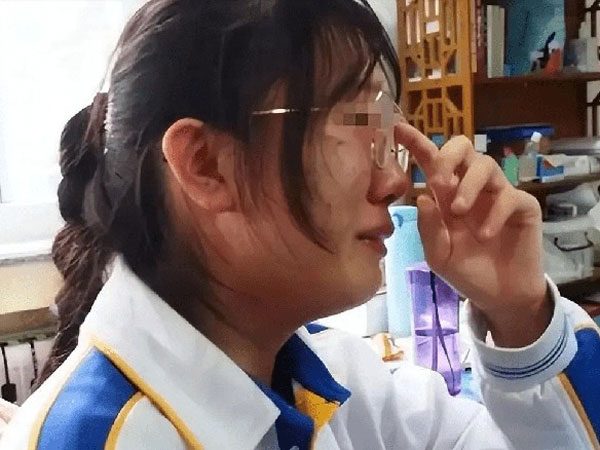 'Chắc là bài thi của con bị tráo rồi' - Câu chuyện của một nữ sinh vừa đáng thương vừa đáng trách