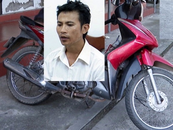 Kẻ nghiện ma túy dùng búa cướp 'xe ôm' trên bờ đê sông Hồng