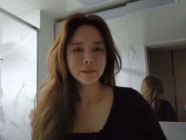 Nữ người mẫu tự tử ngay trên sóng livestream vì bức xúc với đồng nghiệp