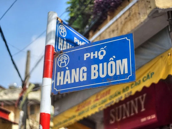 Ngân hàng đại hạ giá bất động sản phố cổ