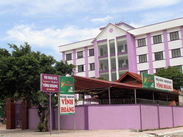 Diễn biến mới vụ khách sạn bị tố doạ chặt chân đoàn khách đặt phòng ở Cửa Lò