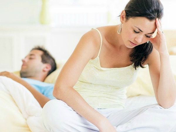 Chồng hơn 15 tuổi 'trốn trả bài', vợ trẻ chán nản lên mạng cầu cứu