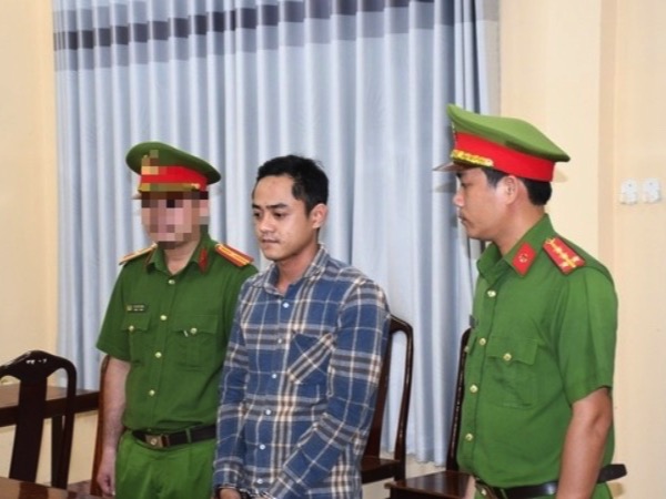 Khởi tố, bắt tạm giam thanh niên chặn đường, đập kính xe cấp cứu ở Trà Vinh
