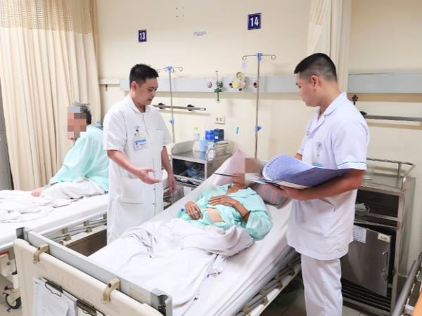 Người đàn ông bị lợn cắn dương vật và tinh hoàn