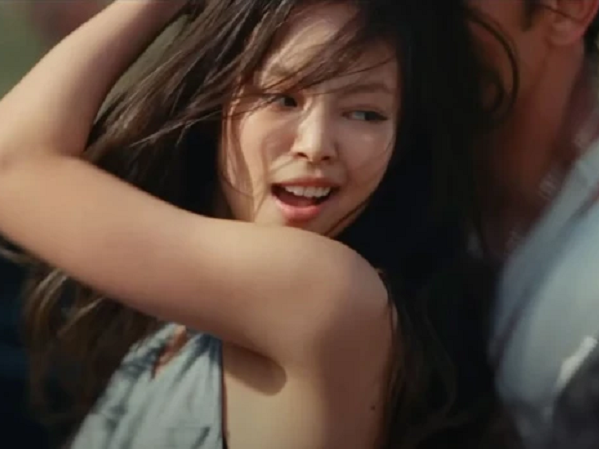 Jennie (BLACKPINK) đang phải đứng mũi chịu sào cho bộ phim gợi dục