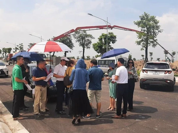 Hết thời 'quần là áo lượt'', môi giới bất động sản 'giải nghệ' về quê làm công nhân: Ô tô trước kia đón đưa khách xem đất nay cũng phải bán trả nợ