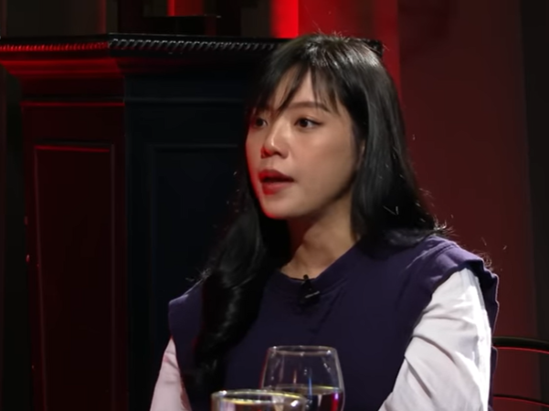 Cựu hot girl đình đám 1 thời 'bóc mẽ' chồng cũ bỏ con suy dinh dưỡng, 2h sáng vẫn dắt bé cafe ngoài đường