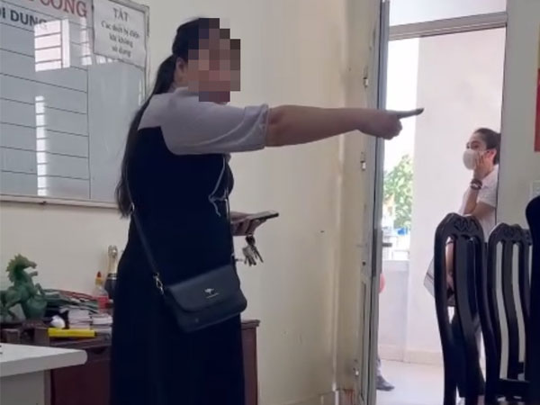 Sửa chữa nhà trên đất nông nghiệp bị ngăn chặn, nữ cán bộ Sở Nội vụ lăng mạ, xúc phạm cán bộ phường