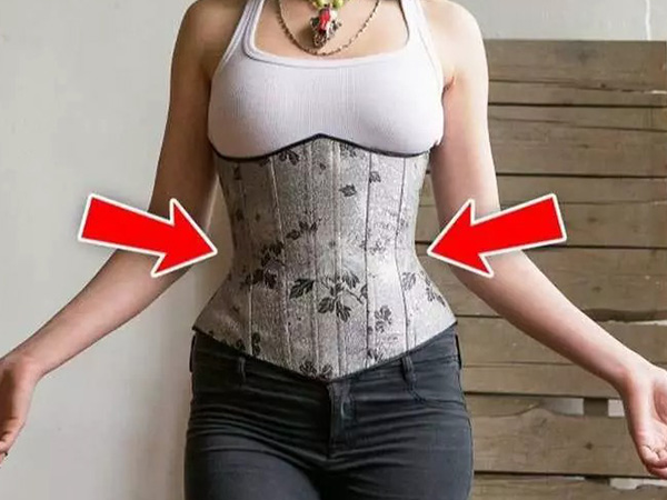 'Cưỡng ép' mang đai nịt bụng siết eo, cô gái trẻ nhận về cái kết đau đớn