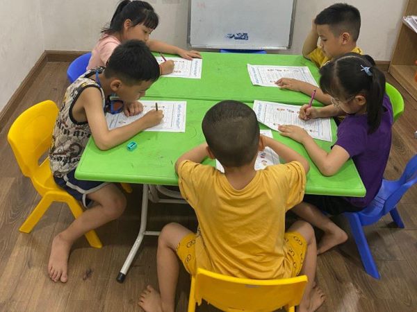 Nỗi khổ mùa hè của nghìn phụ huynh: Con học lớp 4 phải gửi... mầm non