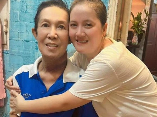 Con gái Vũ Linh được dân mạng hết lời khen ngợi khi quyết làm điều này với khán giả phúng điếu tiền 100 ngày cho ba mình