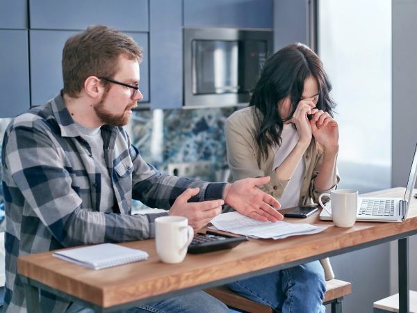 Phát hiện vợ ngoại tình với bạn thân nhờ chú chó hung dữ