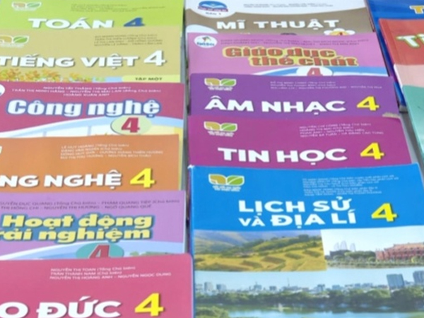 Nhà xuất bản công bố giá sách giáo khoa mới: Sách lớp 4,8 và 11 tăng gấp 2-3 lần