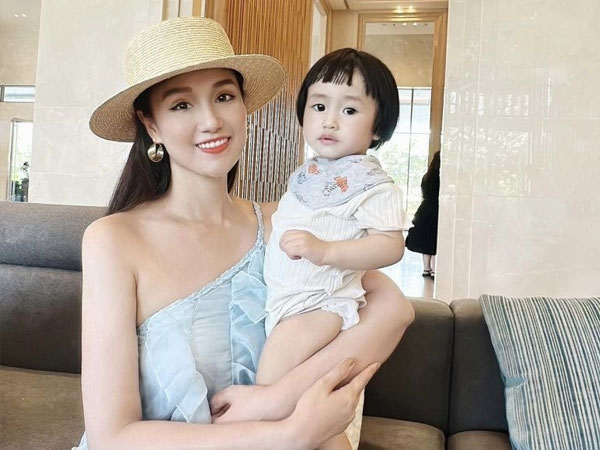 Nghi vấn Lã Thanh Huyền công bố con gái thứ 2, 'công chúa' mũi cao vút được khen giống hệt mẹ