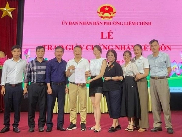 UBND phường nói về buổi lễ trao giấy chứng nhận kết hôn được nhận xét 'trang trọng' của Phương Oanh