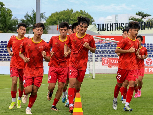 U17 Việt Nam tập luyện thế nào ở Thái Lan trước ngày săn vé World Cup?