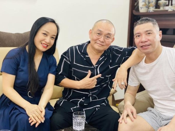 Sang thăm NSND Công Lý, NSƯT Xuân Hinh có lời nhắn bất ngờ liên quan đến vợ trẻ của 'Cô Đẩu'