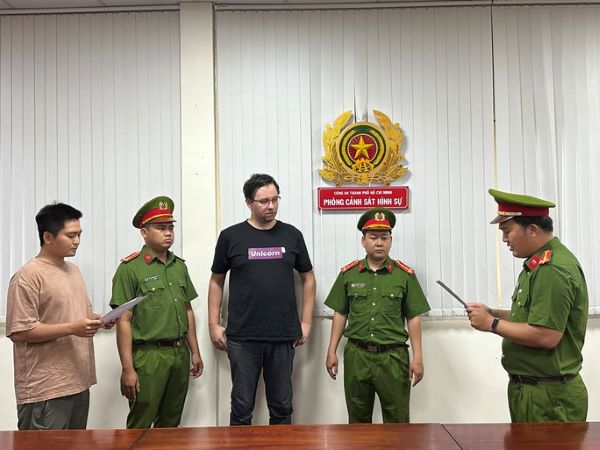 Ông trùm người Đông Âu điều hành 3 công ty cho vay lãi suất đến gần 1.400%/năm