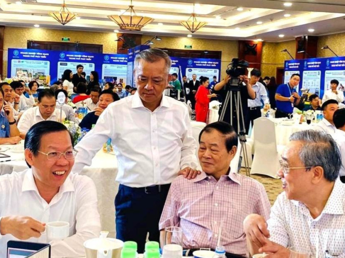 7h sáng cuối tuần, Chủ tịch TP.HCM ngồi cà phê cùng doanh nghiệp