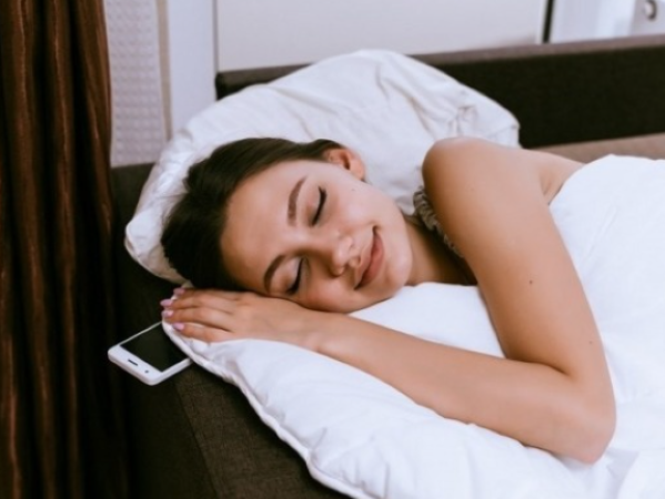 Những tác hại khi đặt điện thoại bên cạnh khi ngủ, hãy đọc một lần để thấy bạn đã sai đến thế nào