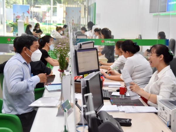 Lãi suất đã giảm, chờ tín dụng khởi sắc