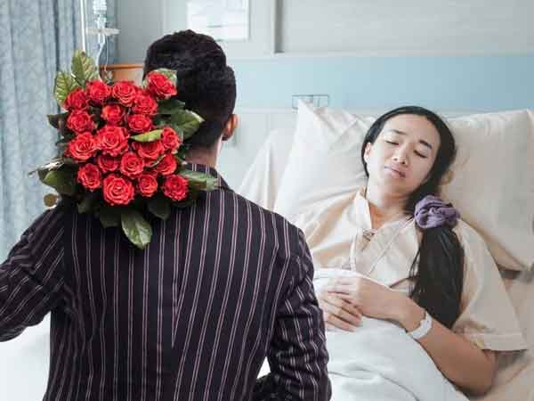 Vợ hoàn thành tâm nguyện cho mối tình đầu đang mắc ung thư của chồng