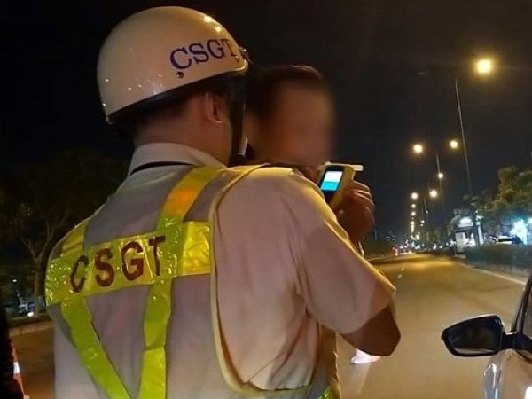 Một phó chủ tịch xã 2 lần bị phạt nồng độ cồn, dùng tên giả đối phó tổ công tác
