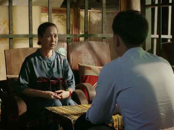 Tranh luận về tình tiết nợ nần trong 'Gia đình mình vui bất thình lình'