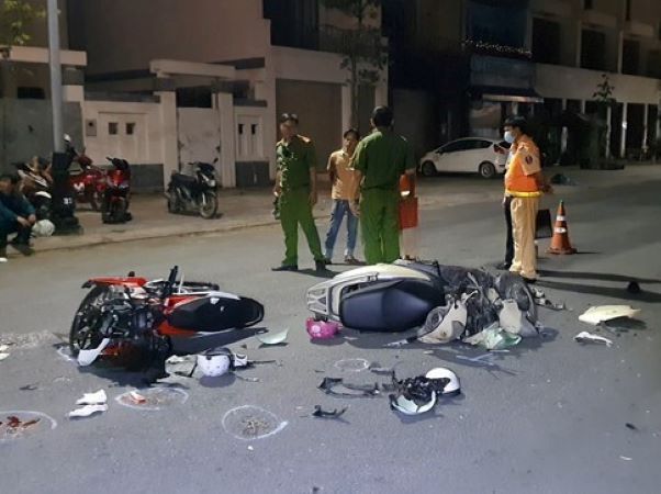 Hai xe máy tông trực diện, 1 người chết, 2 người nguy kịch