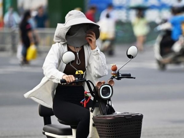 Cuộc sống của người dân châu Á trong những ngày nắng nóng