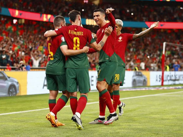Ronaldo mờ nhạt, Bruno Fernandes giúp Bồ Đào Nha hạ Bosnia