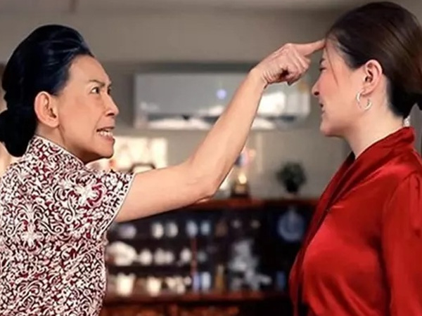 Về quê thăm con nghỉ hè, con dâu điếng người với câu nói của mẹ chồng với con gái mình trong nhà