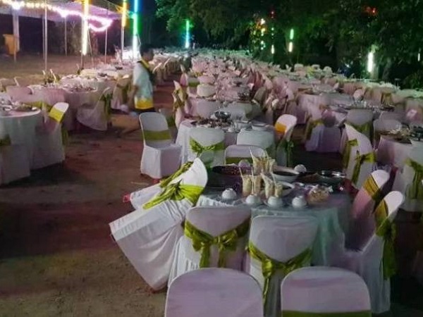 Trúng số độc đắc 16 tỷ đồng, người đàn ông mở đại tiệc 200 mâm cỗ giữa nghĩa trang để tán lộc